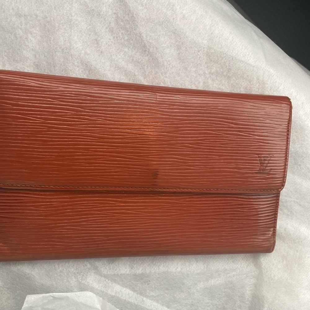 Louis Vuitton Epi Wallet - Picture 3 of 9